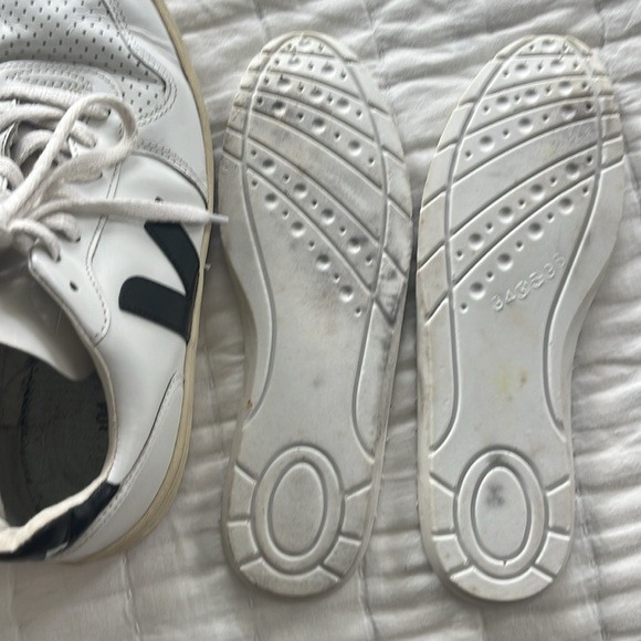 Veja Size 7 Black & White - Picture 10 of 10